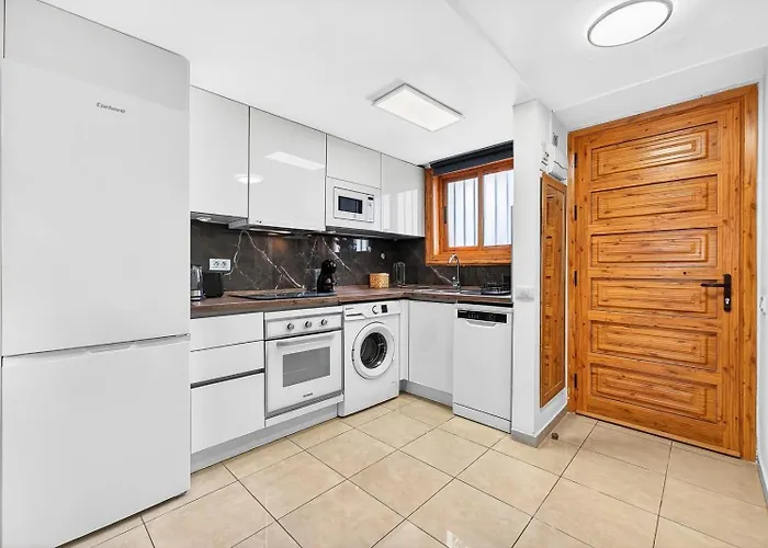 Beachfront In Parque Santiago, Playa De Americas 아파트 *